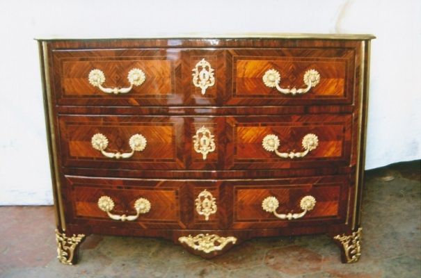 restauration meuble ancien commode Louis XIV